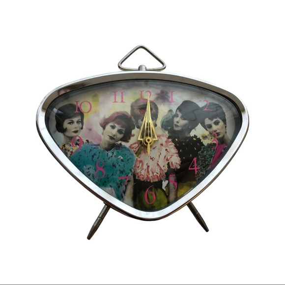 Alarm clock, with a kitschy, retro design. - Picture 1 of 4